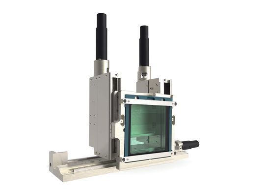 (Positioniersystem von Steinmeyer Mechatronik für die feine XY-Theta-Ausrichtung von Belichtungsmasken mit bis zu 0.03 µrad. Bild: Steinmeyer Mechatronik)