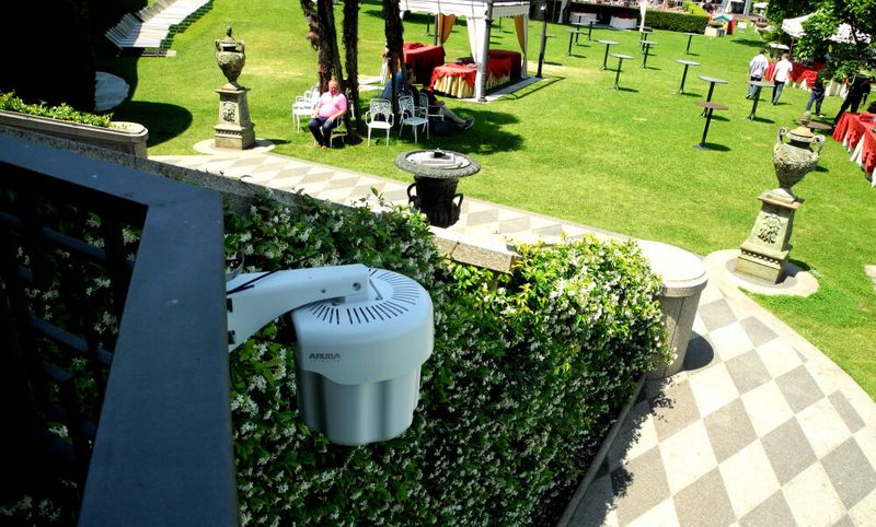 HPE Aruba hat als einer der Ersten gezeigt, dass Outdoor-APs im Design einer Straßenlampe nicht immer hässlich aussehen müssen. (Bild: Harald Karcher)