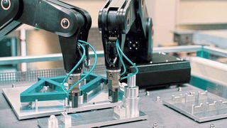 Die Idee hinter der Wertstromkinematik: mit wenigen Elementen die ganze Wertschöpfungskette abzudecken und ganze Produktionslinien relativ schnell aufzubauen. Hier am Beispiel der Montage eines Fahrradrahmens. (wbk/KIT)