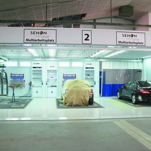 „Einmal hin, alles drin“ – Multiarbeitsplätze konzentrieren nahezu alle Lackarbeiten an einem Platz. Fotos: Dominsky