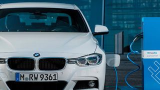 Ab März gibt's den BMW 3er auch mit Stecker. (Foto: BMW)