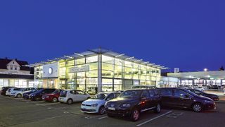 Ramsperger Automobile ist seit gut 70 Jahren VW-Händler. Der Stammbetrieb in Kirchheim unter Teck ist noch aktiv, wird jetzt aber modernisiert. (Bild: Ramsperger)