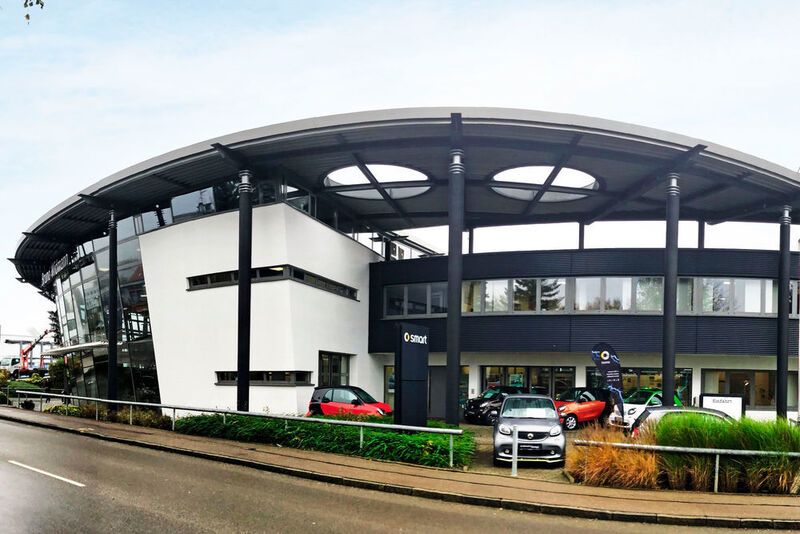 Das Autohaus Widmann mit Stammsitz in Aalen will sich bei der Digitalisierung nicht allein auf Initiativen der Hersteller verlassen. Noch im Jahr 2018 plant der Mercedes- und VW-Händler den gesamten Verkaufsprozess digitalisiert zu haben. (Widmann)