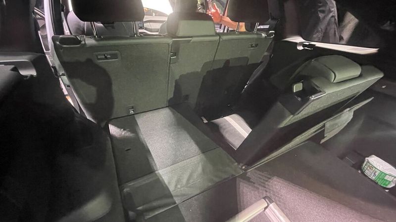 Enger wird es dann schon mit der optionalen dritten Sitzreihe. (Bild: Grimm – VCG)