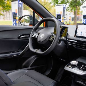 Das Cockpit des MG4 ist ansehnlich und aufgeräumt.(Bild:  MG Motor)