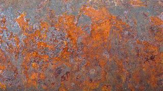 Rost entsteht in der Regel unter Einfluss von Feuchtigkeit, Mineralien und Sauerstoff. Doch es gibt auch die sauerstofffreie Korrosion, die durch Bakterien verursacht wird. Sie ist durchaus gefürchtet. Forscher wissen nun aber mehr über das Leben der anaeroben Eisenfresser. (Bild: Rusty Dan)
