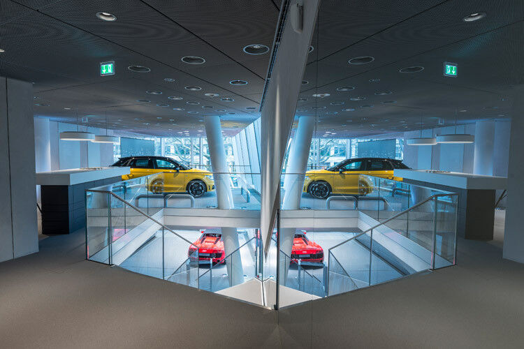 In der Berliner Audi City auf dem Ku'damm stehen auf 350 Quadratmetern nur vier Ausstellungsfahrzeuge. (Foto: Audi)