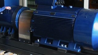 Kemmerich entwickelt und fertigt auch rotierende Umformer für bis zu etwa 4 MW. Durch Parallelschaltung mehrerer Aggregate lässt sich die Leistung zudem vervielfachen. (Bild: Kemmerich Elektromotoren)