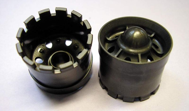 Bild 3: Bei diesen geometrisch komplexen Präzisionsteilen kompensiert das rationelle Spritzgießen die relativ hohen Kosten für den thermoplastischen Hochtemperatur-Kunststoff. (Archiv: Vogel Business Media)