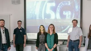 Die Teilnehmer der AFutaktveranstaltung des Projektes "Grenzland 5G" (von links): Prof. Dr. Wolfgang Dorner, Rainer Pöschl, Maja Köckeis, Christina Jegel, Prof. Dr. Wolfgang Aumer, Christina Sigl. (Bild: Anne Weinfurtner)