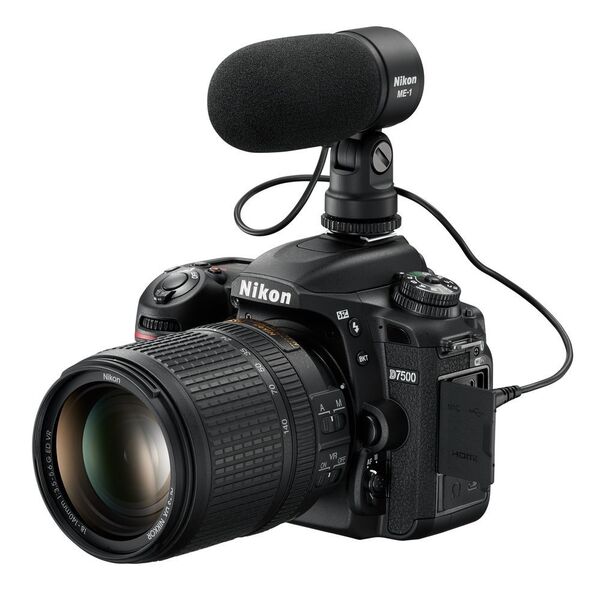 Die D7500 ist die erste D-SLR-Kamera von Nikon mit integriertem Blitzgerät, die in Kombination mit dem optionalen Adapter WR-R10 zudem das Advanced Wireless Lighting mit Funksteuerung unterstützt (mit optionalen SB-5000 Blitzgeräten). (Nikon)