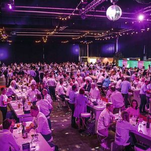 Die Verleihung des Automotive Business Awards hat sich mittlerweile als Branchenevent etabliert. Mehrere Hundert Gäste waren am Dienstagabend in Würzburg zu Gast ...(Bild:  Stefan Bausewein)