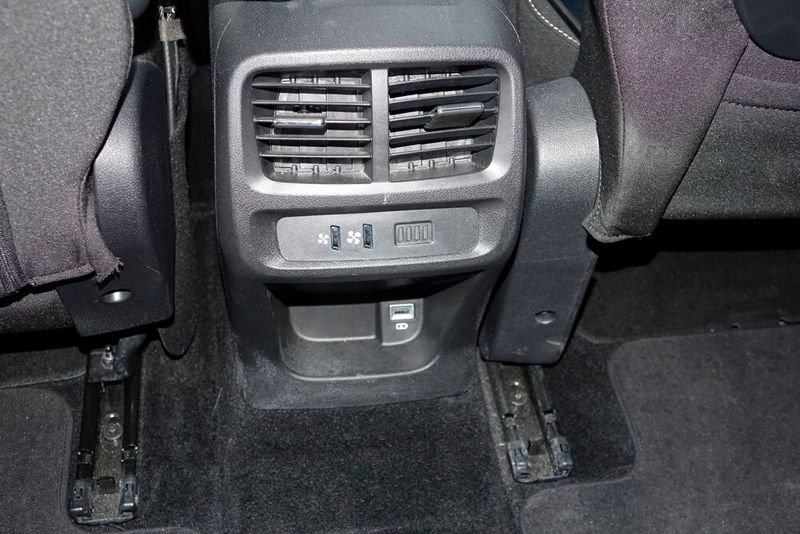 Die Rücksitzpassagiere im Toyota haben eine eigene Gebläseregelung.  (Bild: Rosenow – VCG)