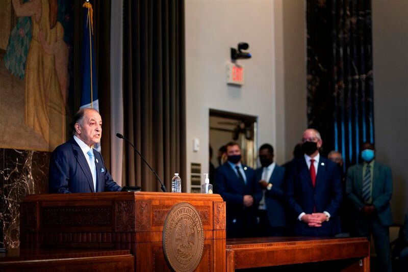 Louisiana Governor John Bel Edwards looks on as Air Products CEO Seifi Ghasemi delivers remarks about the company’s newly announced plan to build, own and operate a blue hydrogen clean energy complex in Louisiana. (Air Products)