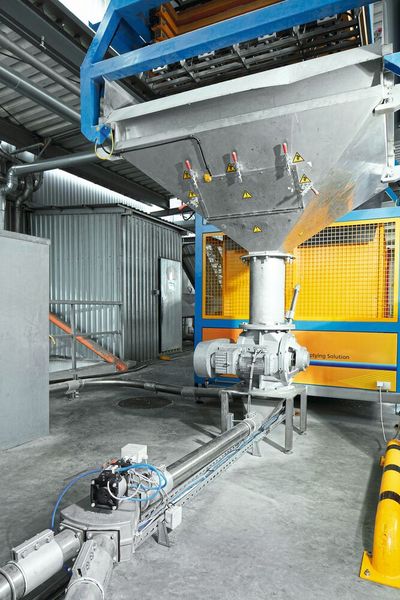 Nach Abfrage der Vollmelder schalten die Rohrweichen den Förderweg in das ausgewählte Silo und das Fördergebläse und die Zellenradschleuse starten.  (Bild: A.B.S.)