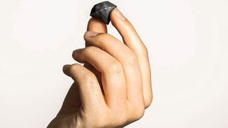 Die Additive Fertigung macht aus einem ehrwürdigen Jahrmillionenprozess einen vergleichsweise zeitlichen Witz: Sandvik ist es nämlich gelungen Diamanten – zumindest die für das Sintern benötigten Grünlinge – aus einem Diamantpulvergemisch in Kombination mit Polymeren zu drucken. Dem Zerspanungswerkzeug-Bau eröffnen sich damit neue Welten, heißt es. (Sandvik)