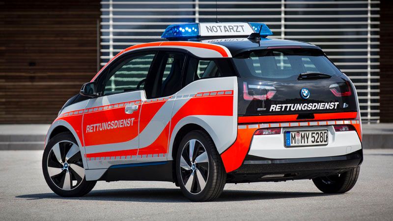 ...und Rettungsdienst war der i3 ein gerngesehener Hingucker. (Bild: BMW)