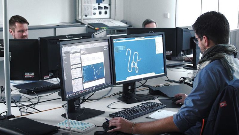 Das Aufgabenspektrum der CAD-Anwender bei Miele ist vielfältig: Die Ingenieure konstruieren neben Blechbauteilen und Kunststoffmodulen auch das Gesamtgerät selbst. Dabei im Einsatz: 3D-Eingabegeräte von 3D-Connexion. (Miele)