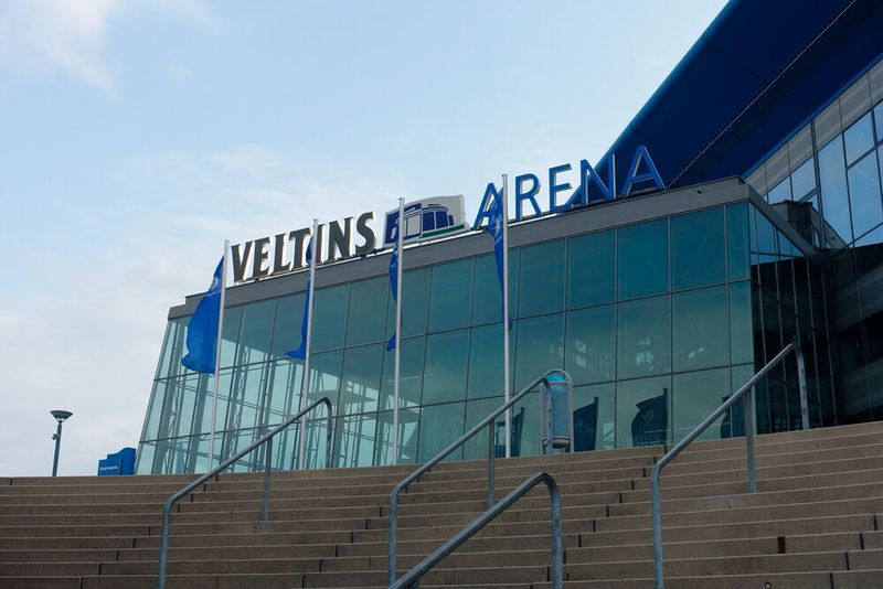 Eingang zur Veltins-Arena: ab geht's ins Innere des Stadions. (Bild: Stefanie Michel)