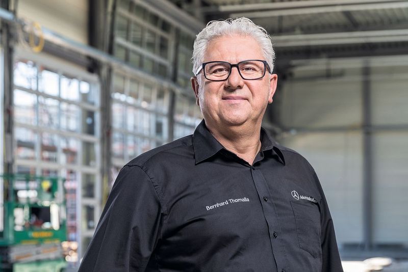 Bernhard Thomalla ist Centerleiter des neuen Nutzfahrzeugzentrums. Zuvor war er Werkstattleiter für Lkw, Vans und Transporter am Kestenholz-Standort Lörrach. (fotostudio71 / antonio mollo fotografie)