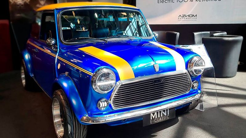 Aznom hat einen alten Mini mit seinem E-Umbau-Kit „Toys 4 Boys“ ausgestattet.