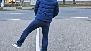 Das Abbiegen mit E-Roller auf diese Weise anzuzeigen, funktioniert nicht. (Simon / »kfz-betrieb«)