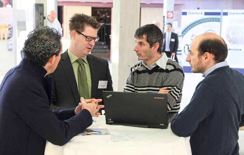 Dr. Frank Bauer (2. v.l.), Bereichsleiter Dichtungstechnik am Institut für Maschinenelemente der Universität Stuttgart, ist erstmals der Gastgeber der Internationalen Dichtungstagung. (VDMA)
