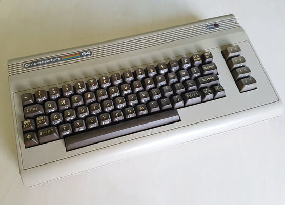 Deutschlands beliebtester Heimcomputer:  Im C64 schlummerte 1982 noch ein  MOS 6510 8-Bit-Prozessor mit 0,985 MHz Taktung.
