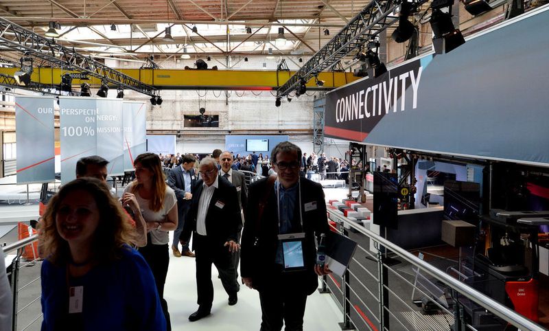 Mit über 7000 Gästen aus rund 50 Ländern ging die Hausmesse „World of Material Handling“ von Linde-MH mit einem Besucherrekord zu Ende. (Bild: Linde-MH)