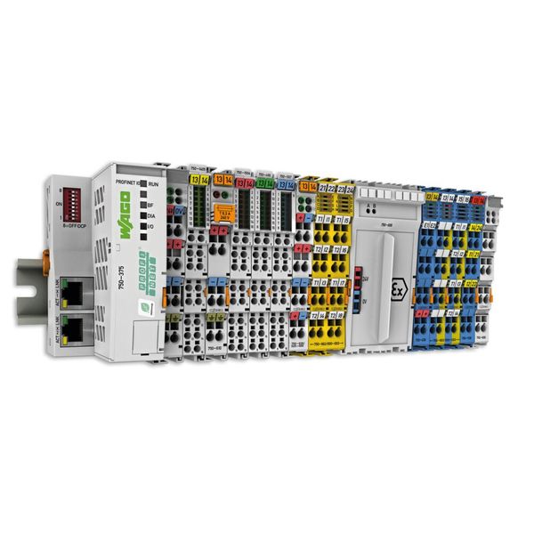 1995 – die ersten I/O-Module: Zur Hannover Messe 1995 präsentierten Wago und Beckhoff das von ihnen entwickelte I/O-Modul erstmals der Öffentlichkeit. Die Innovation aus Ostwestfalen revolutionierte die Automatisierungstechnik und hat es heute zum Weltstandard in der Automatisierungstechnik gebracht. Das I/O-Modul vereinte die klassische Reihenklemme mit den Vorteilen der Feldbustechnik. Das Ergebnis: ein modulares und offenes I/O-System für platzsparende, individuelle und flexible Steuerungstechnik. Während Beckhoff als Elektronik- und Kommunikationsspezialist die Hard- und Softwarekomponenten einbrachte, steuerte Wago als Erfinder der  Käfigzugfedertechnik Gehäuse und Kontakttechnik bei. Wago und Beckhoff vermarkten das I/O-Modul seitdem unabhängig voneinander und entwickeln es kontinuierlich weiter. Fast alle Automatisierungsanbieter haben im Laufe der Jahre ähnliche Produkte auf den Markt gebracht. Die meisten I/O-Module aus dem Jahr 1995 sind heute noch immer im Einsatz und auch bestellbar. (Bild: Wago)