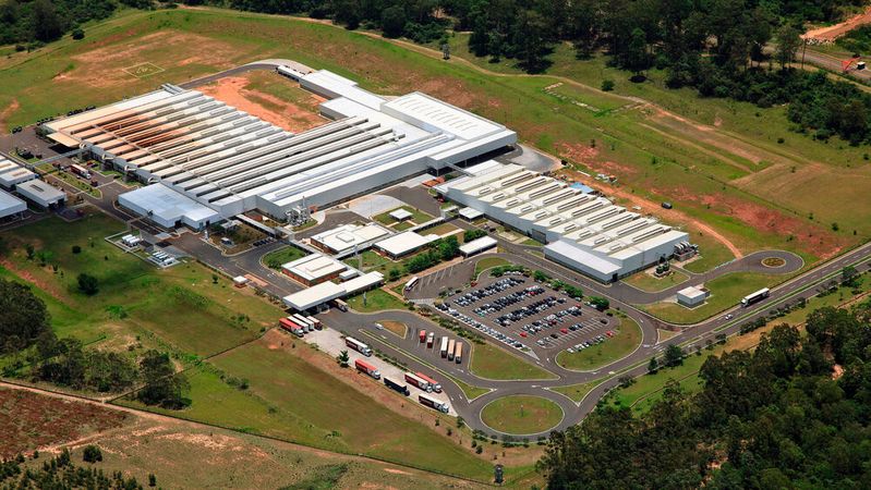 Im Werk im brasilianischen Sao Carlos will Volkswagen einen neuen Motor für Hybridfahrzeuge herstellen.(Bild:  Volkswagen AG)