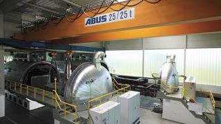 Die von VST Keller entwickelte Pulsed Plasma Diffusion (PPDTM)-Technologie, hier entsprechende Anlagen, stellt bei hoher Funktionalität und Wirtschaftlichkeit eine umweltfreundliche Alternative zum Hart-Verchromen dar. (Archiv: Vogel Business Media)