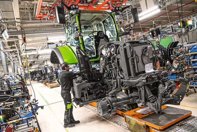 Bestes Licht für höchste Qualität im Traktorenwerk von Fendt. (Bild: Fendt)