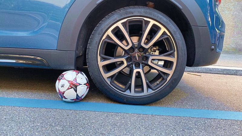 Feinstaub-Quelle: Die Bremsen eines Autos emittieren Partikel aus Metalloxid. (Bild: Empa)