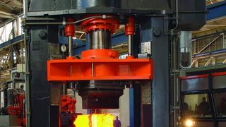 Moderne fluidtechnische Maschinen und Anlagen  ... haben sich von gesteuerten mechanischen Systemen zu komplexen mechatronischen Produkten mit hydraulischen, pneumatischen, mechanischen und signalverarbeitenden Komponenten gewandelt. (Archiv: Vogel Business Media)