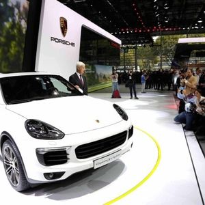 Autosalon Paris 2014: Weltpremiere Cayenne S E-Hybrid. Matthias Müller, Vorsitzender des Vorstandes der Porsche AG, präsentiert den neuen Cayenne S E-Hybrid.
