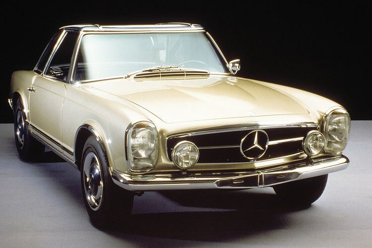 Mit klaren Linien und einem leicht und licht wirkenden Dachpavillon vollzog der französische Stardesigner Paul Bracq eine Neuausrichtung des Automobildesigns, das sich von den rundlichen Formen der 50er Jahre und von betont maskulinen Wettbewerbern wie Jaguar E-Type oder Chevrolet Corvette deutlich abhob. (Foto: Mercedes)