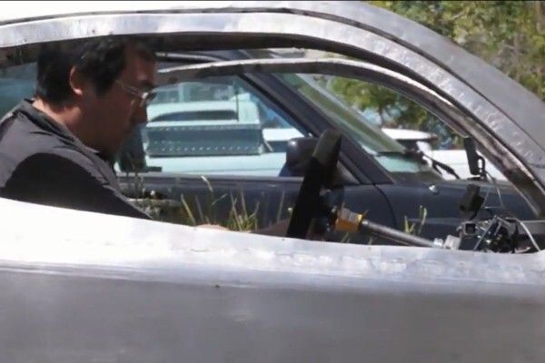 Das C1 von Lit Motors: zwei Gyroskope sorgen dafür, dass der elektrische Zweiradkabinenroller nicht umfallen kann - auch nicht bei einem Unfall (Bild: Lit Motors)