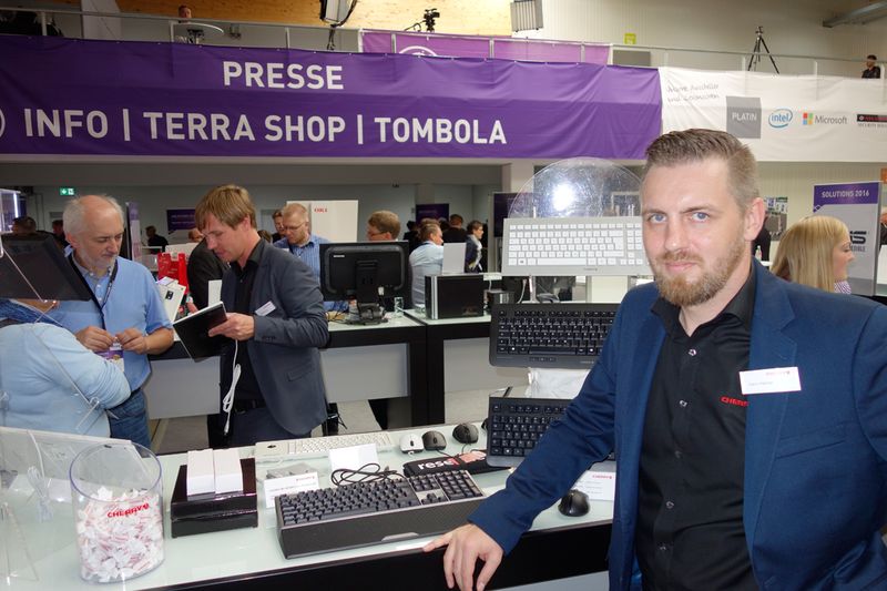 Kevin Kellner, Cherry, lässt seinen Kollegen die Arbeit machen. (Bild: IT-BUSINESS)