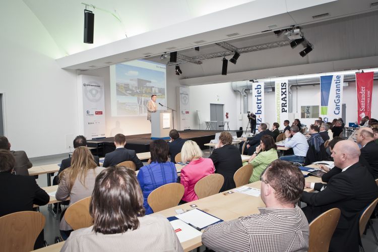 Über 150 Teilnehmer folgten dem Ruf der beiden Veranstalter »kfz-betrieb« und »Gebrauchtwagen-Praxis«. (Foto: Bausewein)