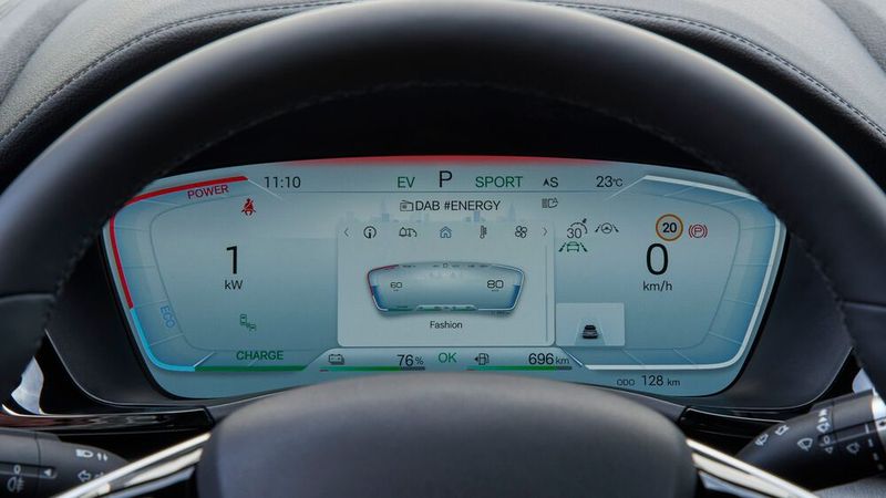 Das digitale Cockpit im Seal U bündelt viele Informationen recht übersichtlich. (Bild: BYD)