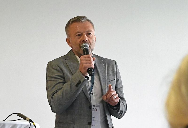 Günther Müller-Gauster: „Keine andere FUnklösungen bieten die Möglichkeiten wie IO-Link: alles anschließbar – unabhängig vom Hersteller.“ (Bild: Stefanie Michel)
