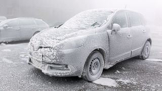 Die neue Norm API-SQ ist strenger in Sachen Kaltviskosität. Ein Motorenöl muss bei ihr auch bei -40 Grad noch zur Ölpumpe nachflließen.  (Bild: picture alliance/dpa)