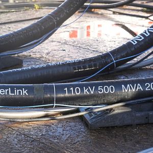 Supraleiter können große Mengen elektrischer Energie nahezu verlustfrei transportieren.(Bild:  Vauel)