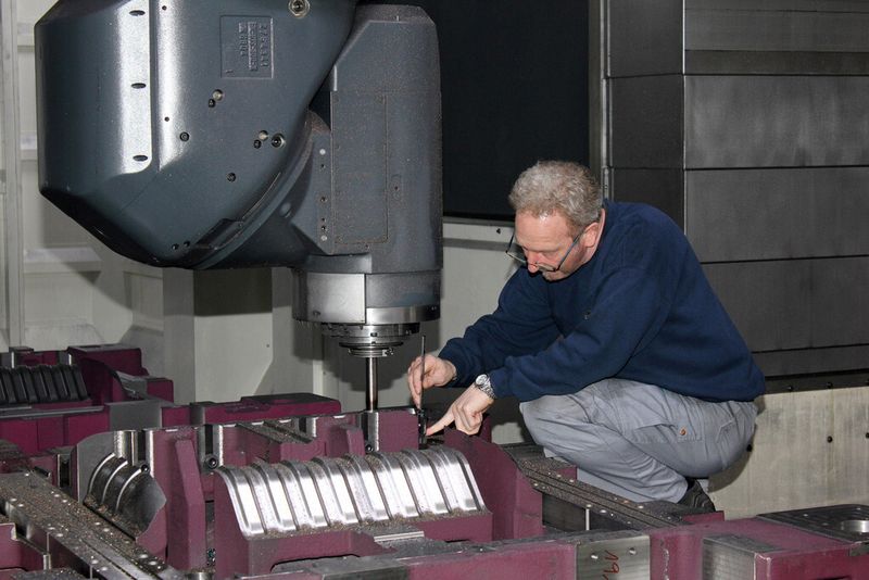 Bild 5: Die DMU 600P ist hochpräzise und dynamisch, eignet sich gleichermaßen für die Schrupp- und Schlichtbearbeitung. (Bild: Sescoi)