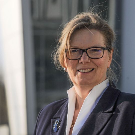 Prof. Dr.-Ing. Birgit Vogel-Heuser, TU München: „Damit wir den Anschluss im internationalen Vergleich nicht verlieren, müssen wir, vereinfacht gesagt, die für den Kunden bessere, effizientere Lösung in immer kürzerer Zeit entwickeln und liefern können. Und genau dafür ist Innovationsmanagement absolut wichtig.“ Prof. Dr.-Ing. Birgit Vogel-Heuser, TU München: „Damit wir den Anschluss im internationalen Vergleich nicht verlieren, müssen wir, vereinfacht gesagt, die für den Kunden bessere, effizientere Lösung in immer kürzerer Zeit entwickeln und liefern können. Und genau dafür ist Innovationsmanagement absolut wichtig.“