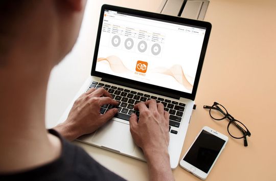 Automatisierte Dokumentenverarbeitung mit KI: Evy Solutions bietet dafür „Xpact Logistics“ an, eine Software, der Dokumente blind und ohne manuelles Zutun verarbeitet. Automatisierte Dokumentenverarbeitung mit KI: Evy Solutions bietet dafür „Xpact Logistics“ an, eine Software, der Dokumente blind und ohne manuelles Zutun verarbeitet.