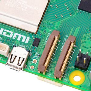 Über die beiden Flachbandanschlüsse lassen sich Kameras verbinden, die den MIPI-Standard unterstützen.(Bild:  Raspberry Pi Foundation)