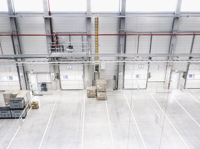 Bild 15: Die Lkw-Rampen sind nach außen verlegt, um Kältebrücken im Versantzentrum zu vermeiden.  (Philipp Reinhard, 2017)
