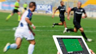 Spielanalyse und Live-Statisitk auf dem Tablet: Das Lokalisierungssystem «Kinexon One» basiert auf Weltraumtechnik der Esa. (Bild: Kinexon)